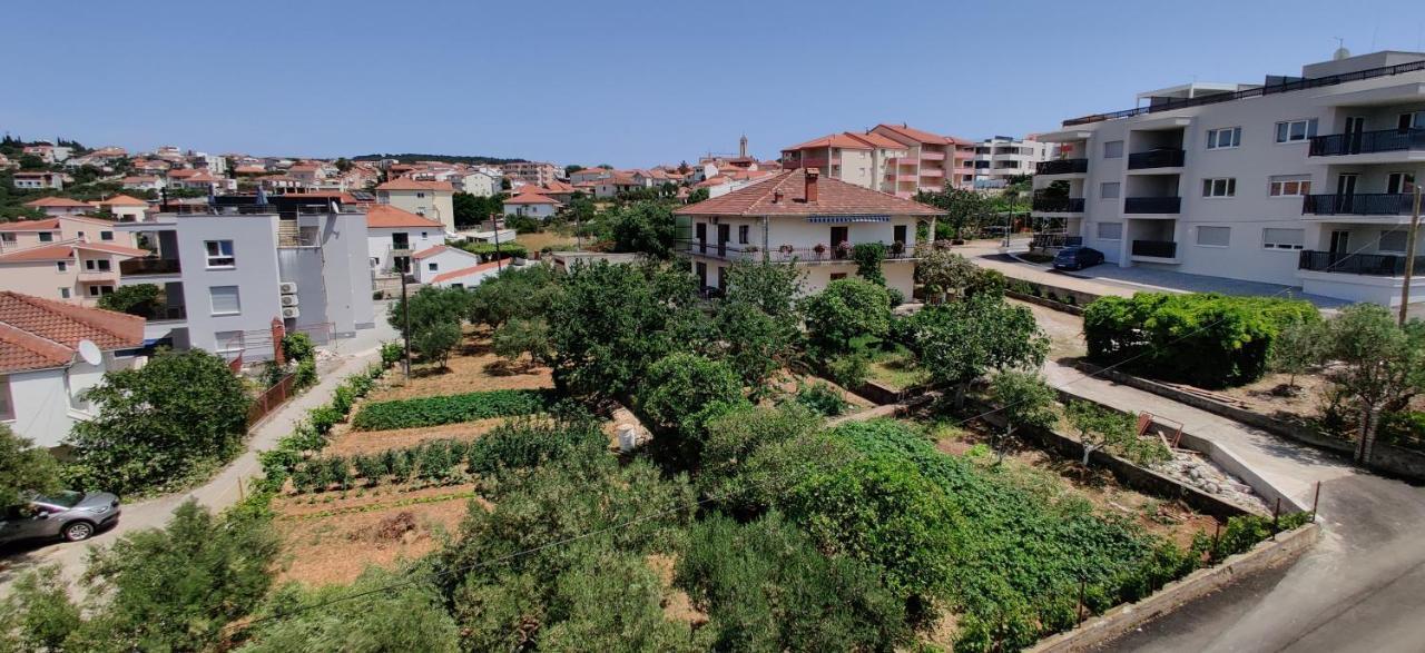 Apartment Dea Trogir Exterior photo